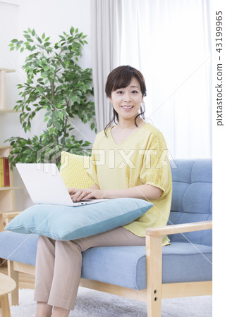 Woman operating a personal computer Woman operating a personal computer 43199965