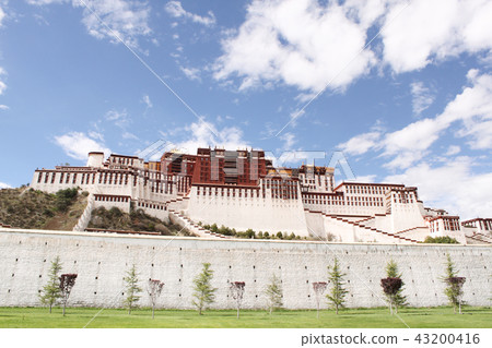 布達拉宮在西藏拉薩 布達拉宮在西藏拉薩 43200416