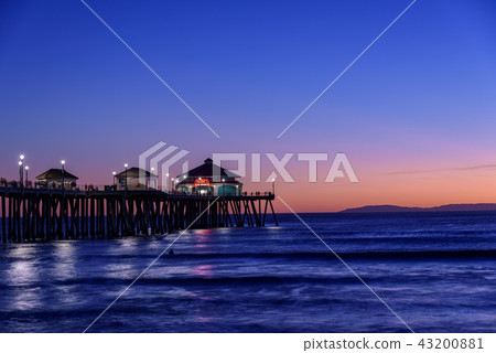 Landscape of Huntington Beach in America, California, at Magic Hour Landscape of Huntington Beach in America, California, at Magic Hour 43200881