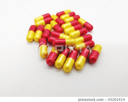 Many red-yellow capsules of Amoxicillin 500 mg. 43201414