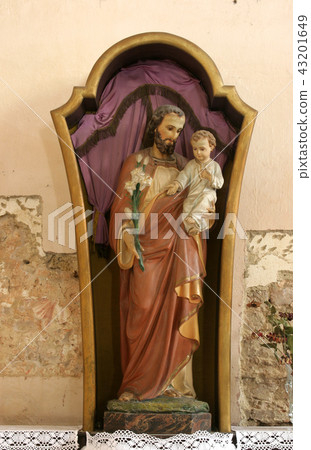 Saint Joseph holding baby Jesus 43201649