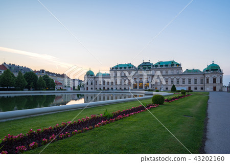 Sunset at Belvedere Palace in Vienna city, Austria Sunset at Belvedere Palace in Vienna city, Austria 43202160