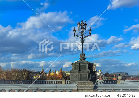 Street lamp about Kremlin in Moscow downtown (Red  43204582