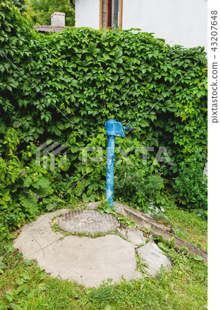 sewerage hatchway,old fashioned water standpipe sewerage hatchway,old fashioned water standpipe 43207648