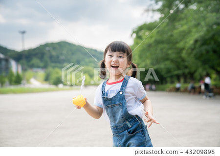 girl child little child kid 43209898