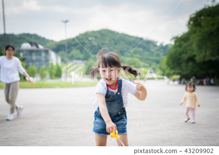 girl child little child kid 43209902