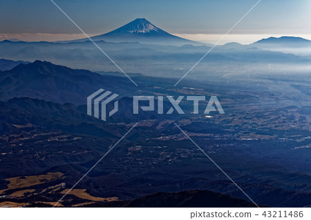 View of Mt. Fuji and Kofu Basin from Yatsugatake mountains / Akadake 43211486
