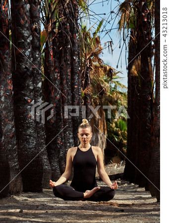 Woman meditate in nature 43213018