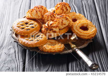 Sweet biscuit cookies set close-up 43214570