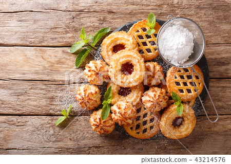 biscuit cookies set with mint and powdered sugar 43214576