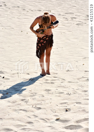 woman plays mandolin woman plays mandolin 43215519