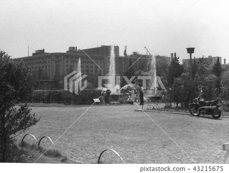 The scenery of the Showa Imperial Palace outside area Wadakura Fountain Park Memorial fountain at the time of completion Showa 36 43215675