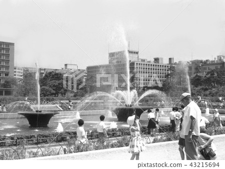 The scenery of the Showa Imperial Palace outside area Wadakura Fountain Park Memorial fountain at the time of completion Showa 36 43215694