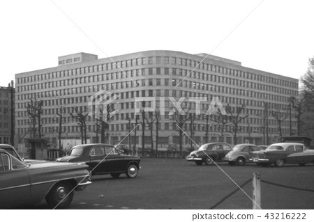 Landscape of Showa Marunouchi, Chiyoda-ku, Tokyo Tokyo Station Park in front of Tokyo Station and former Shin Maru Building 1954 43216222