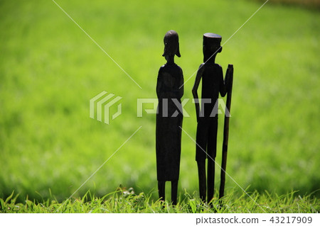 Old couple in nostalgic Old couple in nostalgic 43217909