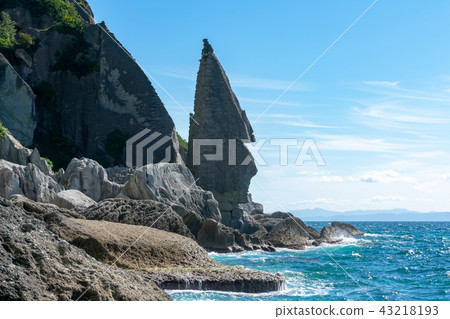 [青森縣下北田市西村] Hittsubutsu：Hotokegaura是天堂純淨的天堂，有各種由綠色凝灰岩製成的大小怪異的岩石 43218193