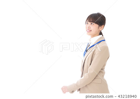 Women working in the office 43218940