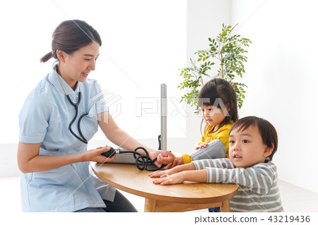 Nurse and children 43219436