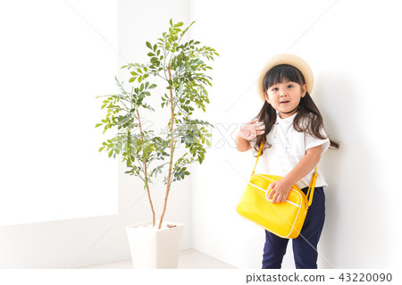 Girls going to kindergarten 43220090