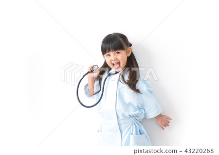 Girl playing nurse 43220268