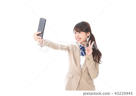 採取selfie的製服的學生 43220945