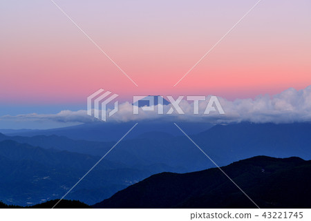 Sunset view of Mount Fuji from Mt. Kushigata Sunset view of Mount Fuji from Mt. Kushigata 43221745