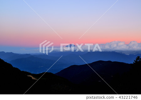 Sunset view of Mount Fuji from Mt. Kushigata Sunset view of Mount Fuji from Mt. Kushigata 43221746