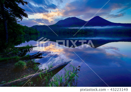 Morning of silence Morning of silence 43223149