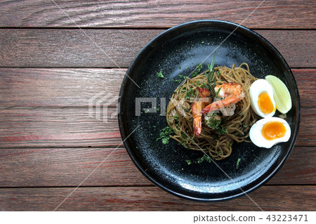 asian food design spagetti shrimp with basil leaf asian food design spagetti shrimp with basil leaf 43223471