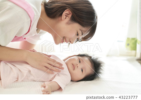 Babysitter child caregiver baby Babysitter child caregiver baby 43223777