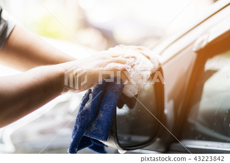 human hand showing cleaning car 43223842