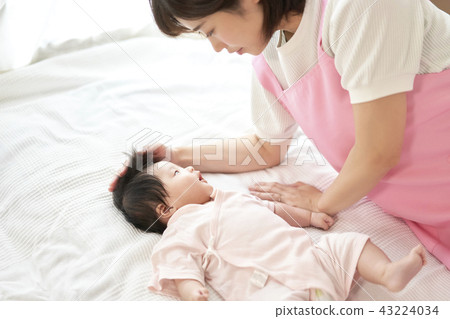 Baby sitter nursery baby nap Baby sitter nursery baby nap 43224034