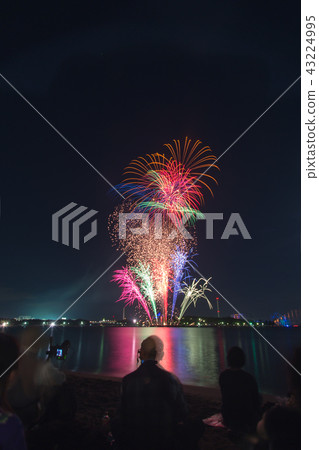 Fireworks on the sea Fireworks on the sea 43224995