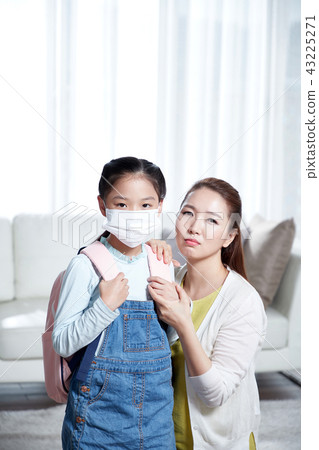 媽媽和女兒擔心健康 媽媽和女兒擔心健康 43225271