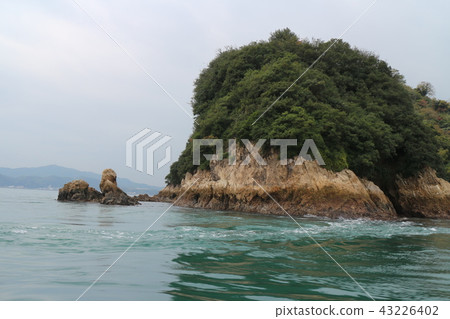 Landscape of the Seto Inland Sea seen from a tidal boat Landscape of the Seto Inland Sea seen from a tidal boat 43226402