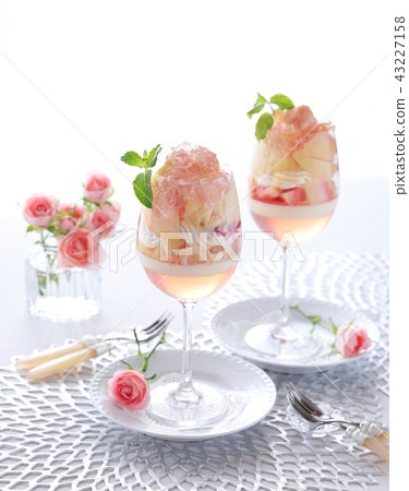 Peach parfait 43227158