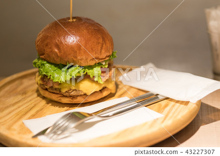 Hamburger Hamburger 43227307