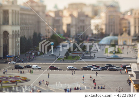 Blurry tilt-shift cityscape. 43228637