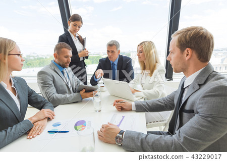Business people working together Business people working together 43229017