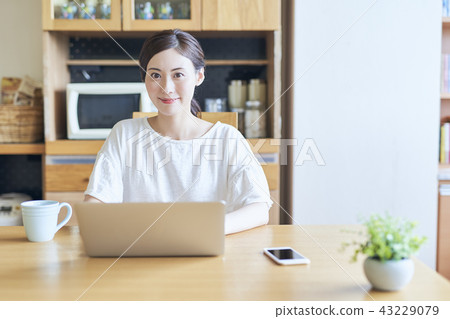 Woman     43229079