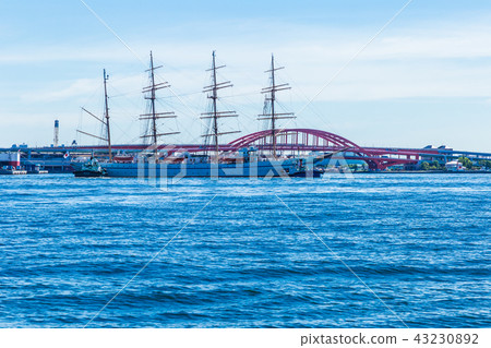 Nippon Maru，一艘進入神戶港的帆船訓練船。 43230892
