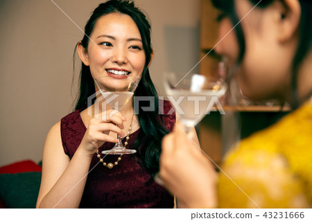 酒吧吐司女人 43231666