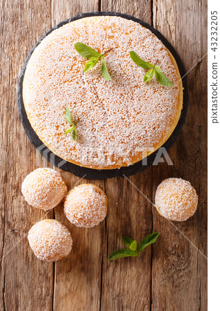 Delicate tropezienne tarte - brioche sandwich cake 43232205