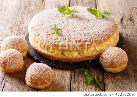 Delicate tropezienne tarte - brioche sandwich cake 43232209