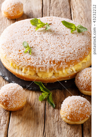 Large and small tropezienne cakes 43232212
