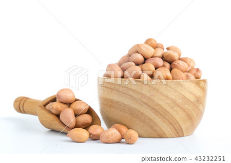 peanuts in wood cup  isolated on white 43232251