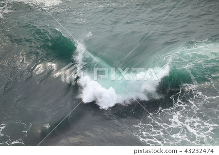 Until the wave is born and broken (part 2) 43232474
