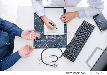 Professor doctor recommend report a method with patient treatmen Professor doctor recommend report a method with patient treatmen 43235146