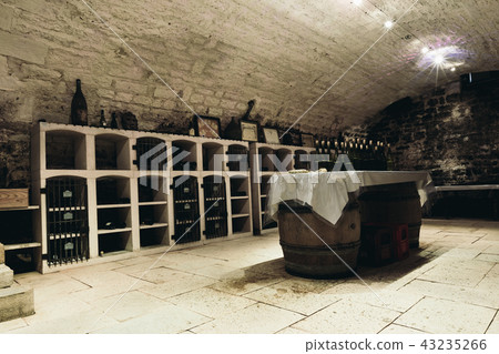 Tasting room in the wine cellar 43235266