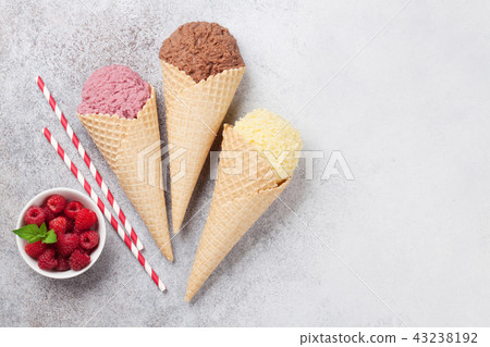 Ice cream with berries Ice cream with berries 43238192